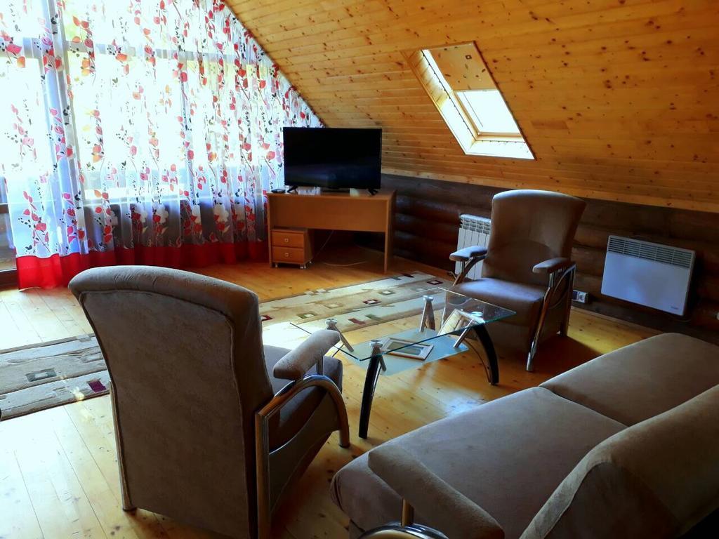Rancho 555 Guest House Uzhhorod Ngoại thất bức ảnh